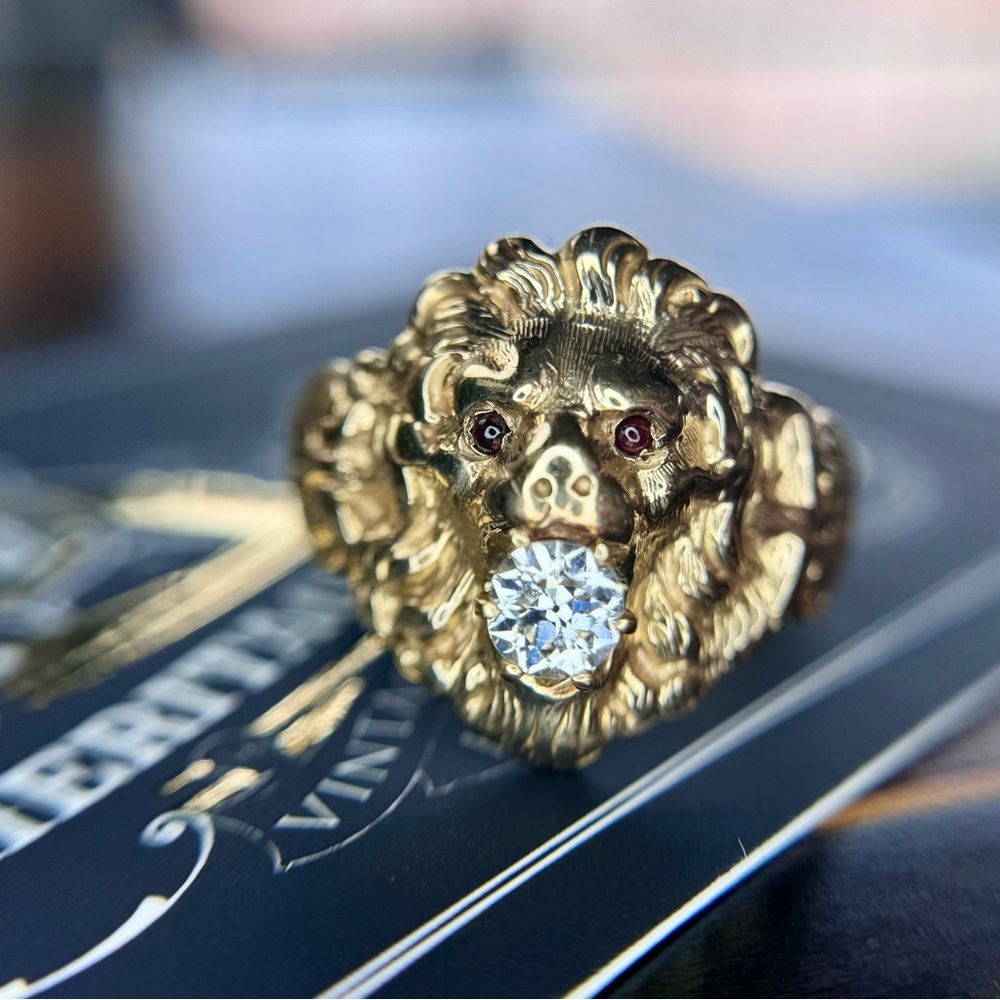 Antique Victorian Lion Ring featuring a Old European Cut Diamond 14k Yellow Gold - Picture 15 of 16